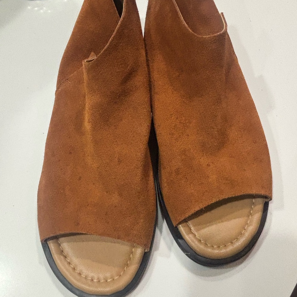 Golo Suede Alexie sandals size 8.5